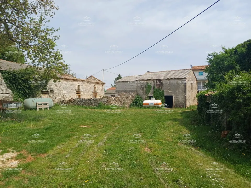 Kamene kuće za adaptaciju na građevinskom zemljištu, 1820 m2, Glavani, Istra